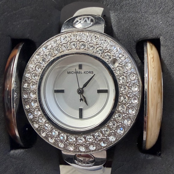 Michael Kors 4167 Women’s Silver Bangle Watch with Interchangeable Bezels - Picture 3 of 4